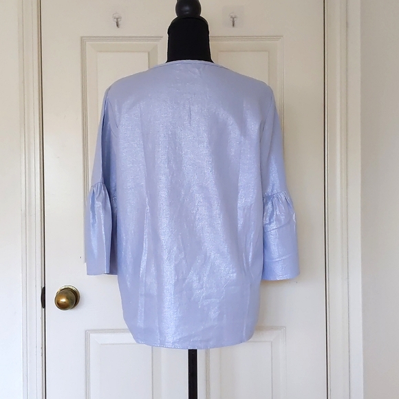 NWOT. Ellen Tracy Linen Rayon Sparkle Blouse w/front design & 3/4 flare sleeve. - Picture 2 of 6
